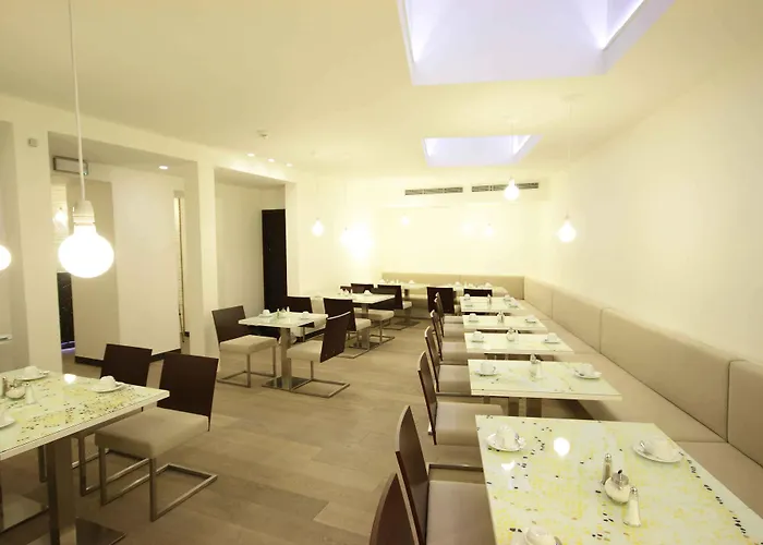 Pure White Hotel Prag